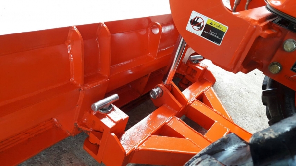 KUBOTA  L 4708 SP (4WD)  2 เพลา   สภาพใหม่สวยๆ   ชั่วโมงใช้   งานน้อย  สีเดิมทั้งคัน  พร้อมชุดใบมีดดันหน้า  โรตารี