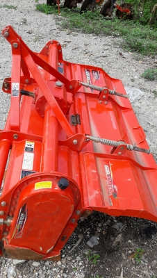 KUBOTA  L 4708 SP (4WD)  2 เพลา   สภาพใหม่สวยๆ   ชั่วโมงใช้   งานน้อย  สีเดิมทั้งคัน  พร้อมชุดใบมีดดันหน้า  โรตารี