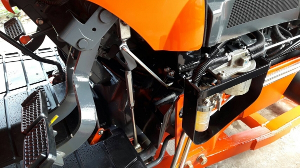 KUBOTA  L 4708 SP (4WD)  2 เพลา   สภาพใหม่สวยๆ   ชั่วโมงใช้   งานน้อย  สีเดิมทั้งคัน  พร้อมชุดใบมีดดันหน้า  โรตารี