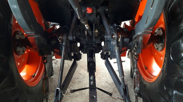 KUBOTA  L 4708 SP (4WD)  2 เพลา   สภาพใหม่สวยๆ   ชั่วโมงใช้   งานน้อย  สีเดิมทั้งคัน  พร้อมชุดใบมีดดันหน้า  โรตารี