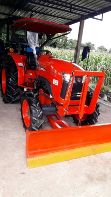 KUBOTA  L 4708 SP (4WD)  2 เพลา   สภาพใหม่สวยๆ   ชั่วโมงใช้   งานน้อย  สีเดิมทั้งคัน  พร้อมชุดใบมีดดันหน้า  โรตารี