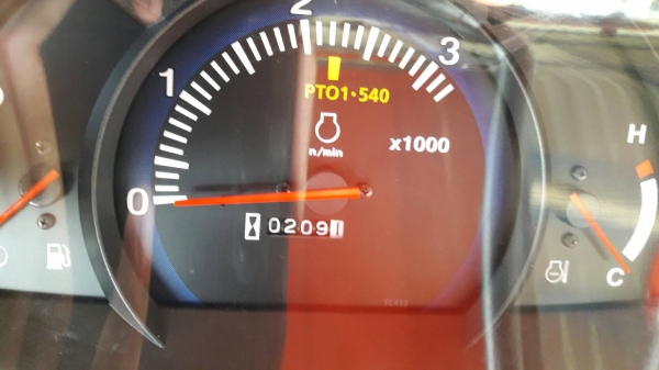 KUBOTA  L 4708 SP (4WD)  2 เพลา   สภาพใหม่สวยๆ   ชั่วโมงใช้   งานน้อย  สีเดิมทั้งคัน  พร้อมชุดใบมีดดันหน้า  โรตารี