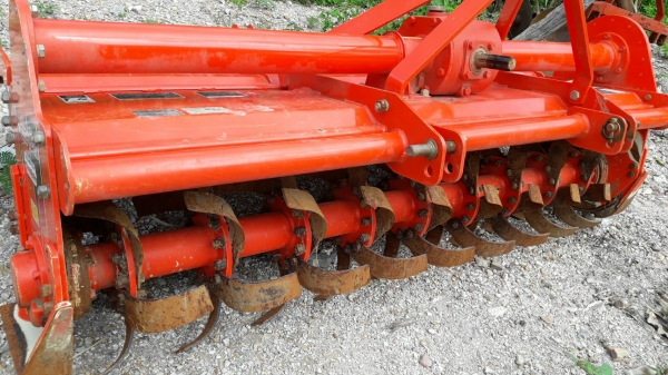 KUBOTA  L 4708 SP (4WD)  2 เพลา   สภาพใหม่สวยๆ   ชั่วโมงใช้   งานน้อย  สีเดิมทั้งคัน  พร้อมชุดใบมีดดันหน้า  โรตารี