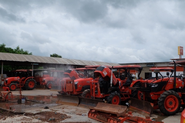 มาแล้วจร้า รถแทรกเตอร์มือสองสวยๆ เข้ามาแล้ว 20 กว่าคัน ดาวน์เริ่มต้นที่ 10,000 บาท ราคาเริ่มต้นที่ 330,000 - 450,000 บาท จร้า โทร 089-0111624