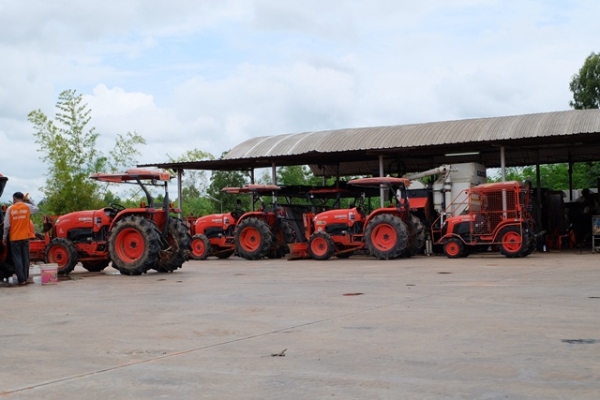 มาแล้วจร้า รถแทรกเตอร์มือสองสวยๆ เข้ามาแล้ว 20 กว่าคัน ดาวน์เริ่มต้นที่ 10,000 บาท ราคาเริ่มต้นที่ 330,000 - 450,000 บาท จร้า โทร 089-0111624