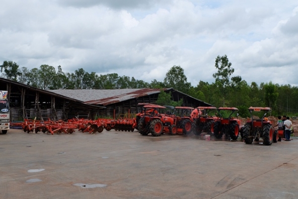 มาแล้วจร้า รถแทรกเตอร์มือสองสวยๆ เข้ามาแล้ว 20 กว่าคัน ดาวน์เริ่มต้นที่ 10,000 บาท ราคาเริ่มต้นที่ 330,000 - 450,000 บาท จร้า โทร 089-0111624