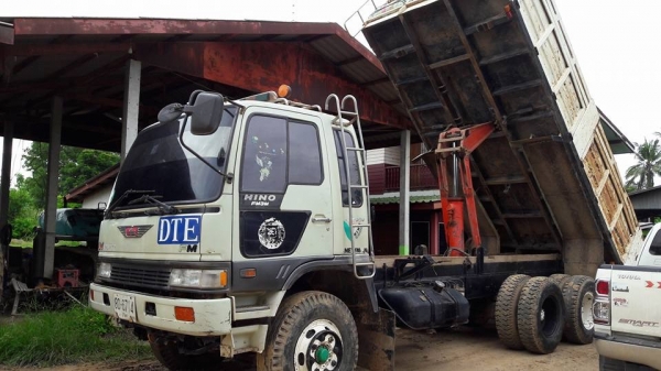 ขายรถบรรทุกสิบล้อดัมพ์ HINO 3M เครื่องเดิม 240 แรง ปี 40 กระบะดัมพ์สามมิตร ทะเบียนพร้อม
