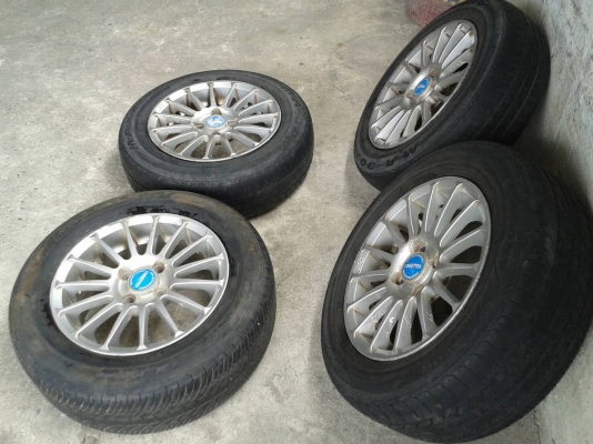 ขอบ14นิ้ว4รู100 พร้อมยาง 4 ล้อ ราคา 4900 บาท