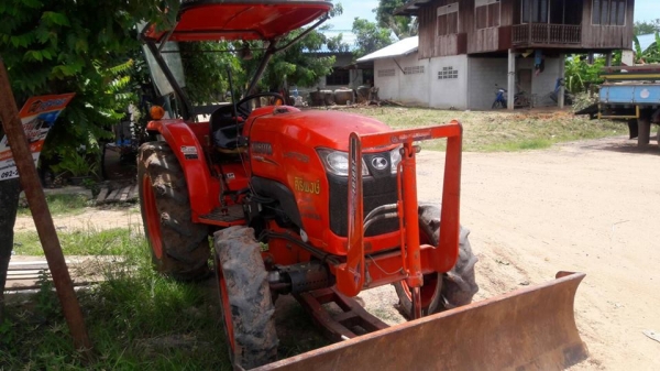 ขายรถไถ KUBOTA L4708 อุปกรณ์ใบดัน ผาน6เฟืองดีไม่หอน พร้อมทำงาน
