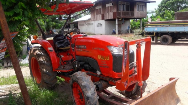 ขายรถไถ KUBOTA L4708 อุปกรณ์ใบดัน ผาน6เฟืองดีไม่หอน พร้อมทำงาน
