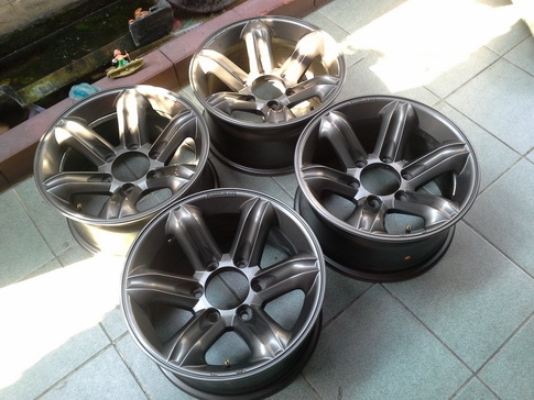 Max เล็บเหยี่ยว ขอบ16 กว้าง8 ET0 สภาพสวยๆ 1ชุด