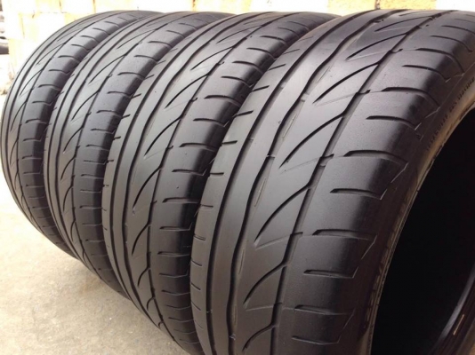 ยาง Bridgstone 225-55-17 ปี 13 ครบชุด 4 เส้น 3000 สภาพสวยๆไม่บวมไม่กินข้าง ดอกยางเหลือเยอะเอาไปวิ่งกันใด้อีกยาวค่ะ
