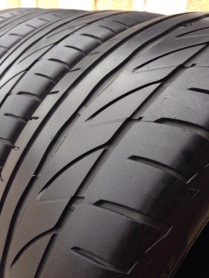 ยาง Bridgstone 225-55-17 ปี 13 ครบชุด 4 เส้น 3000 สภาพสวยๆไม่บวมไม่กินข้าง ดอกยางเหลือเยอะเอาไปวิ่งกันใด้อีกยาวค่ะ