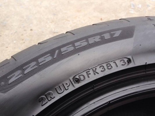 ยาง Bridgstone 225-55-17 ปี 13 ครบชุด 4 เส้น 3000 สภาพสวยๆไม่บวมไม่กินข้าง ดอกยางเหลือเยอะเอาไปวิ่งกันใด้อีกยาวค่ะ