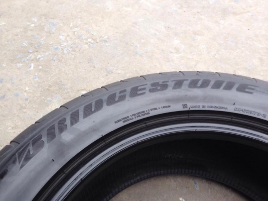 ยาง Bridgstone 225-55-17 ปี 13 ครบชุด 4 เส้น 3000 สภาพสวยๆไม่บวมไม่กินข้าง ดอกยางเหลือเยอะเอาไปวิ่งกันใด้อีกยาวค่ะ