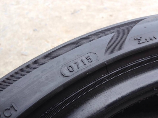 ยาง Rapid 205-45-17 ปี 15 2 เส้น 2000 สภาพสวยๆไม่บวมไม่กินข้าง ดอกยางเหลือเยอะเอาไปวิ่งกันใด้อีกยาวค่ะ