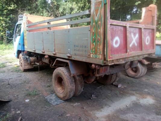 ขายISUZU NPR 135 แรงดั้ม เอฟหน้าหลัง ราคา 400,000บ. สนใจติดต่อ 0835601591 หรือ 0903494058