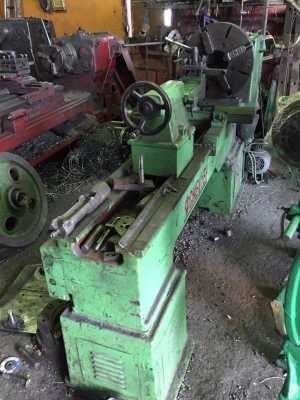 ขายเครื่องกลึง8ฟุตใต้หวันสวิง900คอม้าไม่มี3เพลามีเบรคทำงานอยู่ครับราคาเบาๆ
