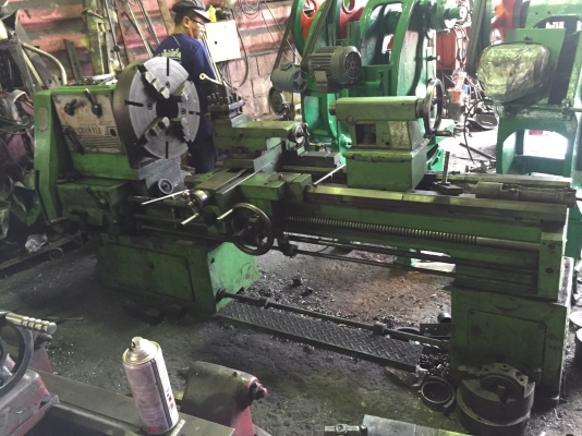 ขายเครื่องกลึง8ฟุตใต้หวันสวิง900คอม้าไม่มี3เพลามีเบรคทำงานอยู่ครับราคาเบาๆ