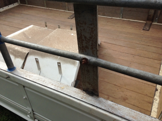 ขายกระบะรถบรรทุกพร้อมคอกเหล็กยาว 3.1 เมตร กว้าง 2 เมตร ช่วงคัทซี70เซน