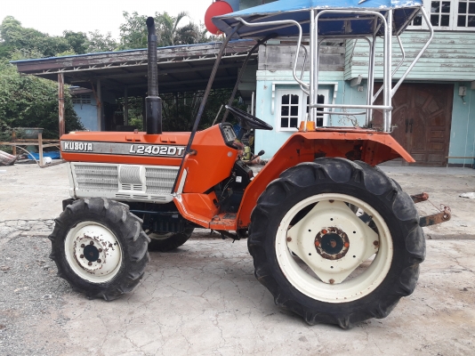ขายรถไถl2404สองเพลาพร้อมใช้งาน