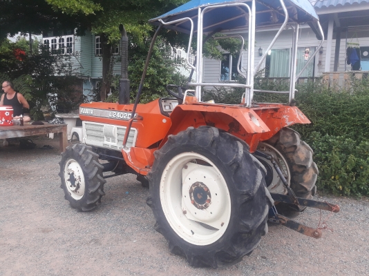 ขายรถไถl2404สองเพลาพร้อมใช้งาน