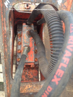 FROM JAPANหัวกระแทกNPK-H2X:E202*ไม่มีถุงลม* สำหรับรถขุดไซค์30,35,40,45/สลัก 40 มิล(ทดสอบแล้วใช้งานได้จริง)