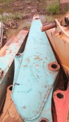 ขายบูมอาร์ม รถแมคโค มีหลายรุ่นครับ โคมัสสุ โกเบโก้  แคท รุ่น 200 นะครับ   PC-120-3 เหลือชุดเดียว สภาพสวยขายไม่แพงครับ