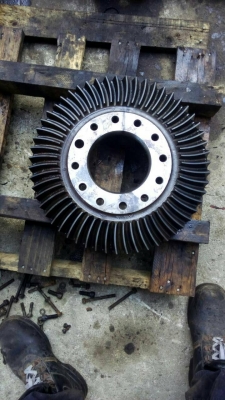 ขายชิ้นส่วนอะหลั่ยรถแทรกเตอร์ D-4 D-5 มีหลายอย่างครับ  โทรมาคุยกันขายไม่แพงครับแล้วแต่สภาพอะหลั่ยครับ