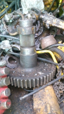 ขายชิ้นส่วนอะหลั่ยรถแทรกเตอร์ D-4 D-5 มีหลายอย่างครับ  โทรมาคุยกันขายไม่แพงครับแล้วแต่สภาพอะหลั่ยครับ