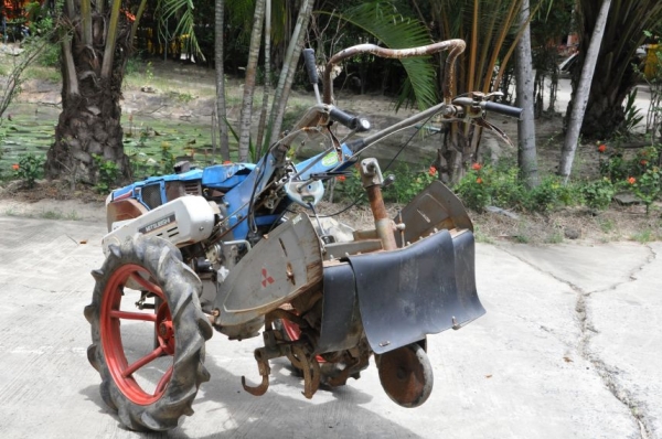 ขายรถพรวนดินMITSUBISHI สาดดิน ยกร่อง แรงดี ดีเซล8แรง สภาพสวยเดิมจากญี่ปุ่น มีเกียร์ 26,000เท่านั้น ขายรถพรวนดินMITSUBISHI สาดดิน ยกร่อง แรงดี ดีเซล8แรง สภาพสวยเดิมจากญี่ปุ่น มีเกียร์ 26,000เท่านั้น