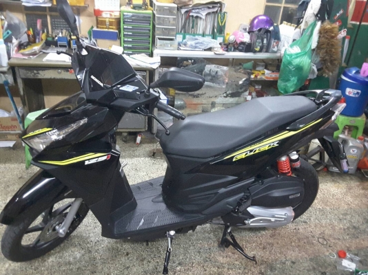 ขาย Honda Click 125 i ปี 59 เปลี่ยนล้อแม็กแท้ศูนย์ ยางมิชลิน รุ่นปัจจุบัน ตัวล่าสุด ไฟ LED  (รถ 3 เดือนกว่า) สภาพใหม่มากๆ วิ่งไปสองพันกว่าโล เล่มพร้อมชุดโอน