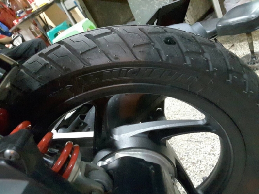 ขาย Honda Click 125 i ปี 59 เปลี่ยนล้อแม็กแท้ศูนย์ ยางมิชลิน รุ่นปัจจุบัน ตัวล่าสุด ไฟ LED  (รถ 3 เดือนกว่า) สภาพใหม่มากๆ วิ่งไปสองพันกว่าโล เล่มพร้อมชุดโอน