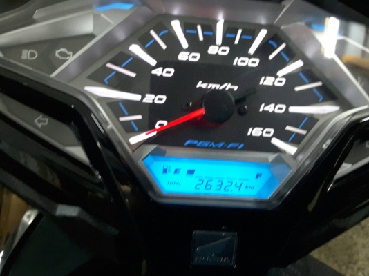 ขาย Honda Click 125 i ปี 59 เปลี่ยนล้อแม็กแท้ศูนย์ ยางมิชลิน รุ่นปัจจุบัน ตัวล่าสุด ไฟ LED  (รถ 3 เดือนกว่า) สภาพใหม่มากๆ วิ่งไปสองพันกว่าโล เล่มพร้อมชุดโอน