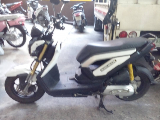 ขาย Honda Zoomer  ปี 56 เครื่องดีเดิมๆ ภายนอกมีบังโคลนหน้าแตก เล่มพร้อมชุดโอน