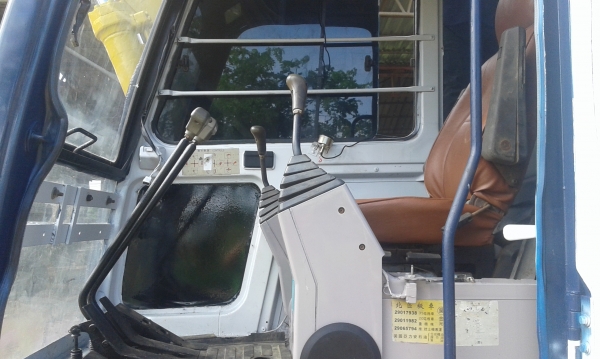 ขายรถขุด ยี่ห้อ KOBELCO SK120-3 รถเก่านอก มีเอกสาร ทำสีใหม่ มีแอร์ ปรับสภาพพร้อมใช้งาน  ราคา 860,000 บาท