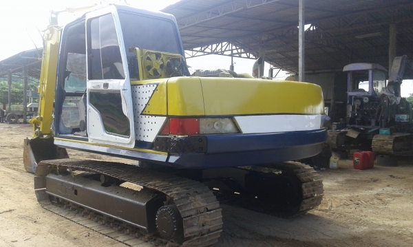 ขายรถขุด ยี่ห้อ KOBELCO SK120-3 รถเก่านอก มีเอกสาร ทำสีใหม่ มีแอร์ ปรับสภาพพร้อมใช้งาน  ราคา 860,000 บาท