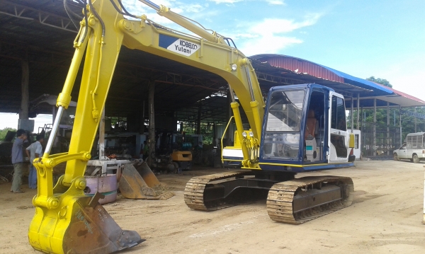 ขายรถขุด ยี่ห้อ KOBELCO SK120-3 รถเก่านอก มีเอกสาร ทำสีใหม่ มีแอร์ ปรับสภาพพร้อมใช้งาน  ราคา 860,000 บาท