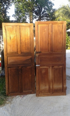 บานประตูไม้สัก