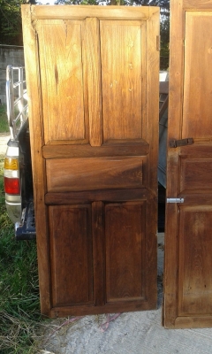 บานประตูไม้สัก