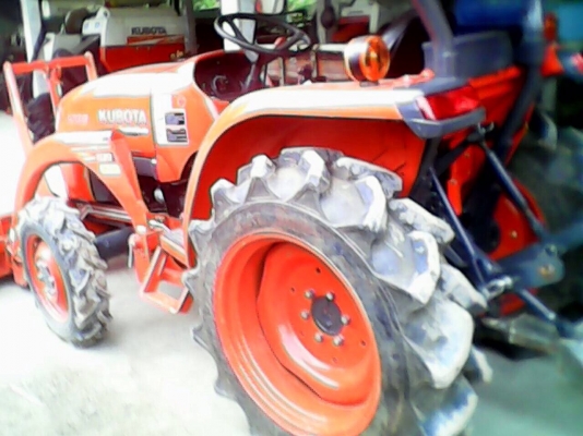 ขาย รถไถ คูโบต้า L3008 4WD รถใหม่ป้ายแดง ใช้งาน ไม่ถึง 30 ไร่ ใช้งาน 11 ช.ม ราคา 240,000 มีเล่ม (ต้องรอ) อุปกรณ์ มีดันหน้าอย่างเดียว 091-0206555 อยู่ศรีสะเกษ