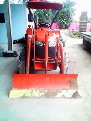 ขาย รถไถ คูโบต้า L3008 4WD รถใหม่ป้ายแดง ใช้งาน ไม่ถึง 30 ไร่ ใช้งาน 11 ช.ม ราคา 240,000 มีเล่ม (ต้องรอ) อุปกรณ์ มีดันหน้าอย่างเดียว 091-0206555 อยู่ศรีสะเกษ