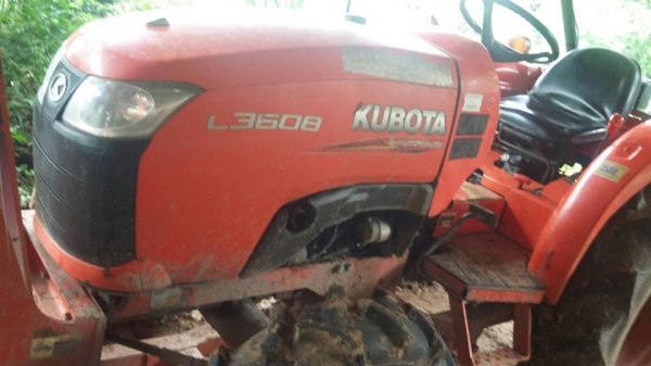 ขายรถไถ KUBOTA L3608 อุปกรณ์ ดันหน้า ผานหลัง โรตารี่ รถบ้าน ใช้งานน้อย2861ชั่วโมง สภาพพร้อมใช้งาน เอกสารพร้อมโอน ราคา270,000 สนใจโทร 090-8588220คุณนะ 093-3258446คุณบิว หรือเข้าดูสินค้าอื่นๆได้ที่ www.narong2truck.com หรือ www.truck.in.th/498 หรือเพจFacebo