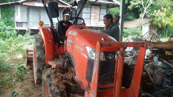 ขายรถไถ KUBOTA L3608 อุปกรณ์ ดันหน้า ผานหลัง โรตารี่ รถบ้าน ใช้งานน้อย2861ชั่วโมง สภาพพร้อมใช้งาน เอกสารพร้อมโอน ราคา270,000 สนใจโทร 090-8588220คุณนะ 093-3258446คุณบิว หรือเข้าดูสินค้าอื่นๆได้ที่ www.narong2truck.com หรือ www.truck.in.th/498 หรือเพจFacebo ขายรถไถ KUBOTA L3608 อุปกรณ์ ดันหน้า ผานหลัง โรตารี่ รถบ้าน ใช้งานน้อย2861ชั่วโมง สภาพพร้อมใช้งาน เอกสารพร้อมโอน ราคา270,000 สนใจโทร 090-8588220คุณนะ 093-3258446คุณบิว หรือเข้าดูสินค้าอื่นๆได้ที่ www.narong2truck.com หรือ www.truck.in.th/498 หรือเพจFacebo