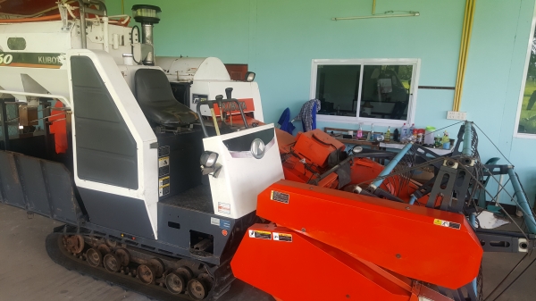 Kubota Dc60plus+พร้อมเล่มทะเบียน สภาพสวย(2&times;&times;&times;ชม.)แทรคยางใหม่ **ขายราคา 239,000 บาท ดูรถได้ที่ อ.ไพรบึง ศรีสะเกษ โทร.092-6848699