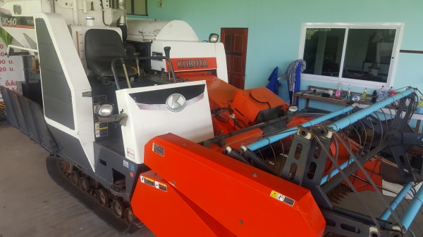Kubota Dc60plus+พร้อมเล่มทะเบียน สภาพสวย(2&times;&times;&times;ชม.)แทรคยางใหม่ **ขายราคา 239,000 บาท ดูรถได้ที่ อ.ไพรบึง ศรีสะเกษ โทร.092-6848699