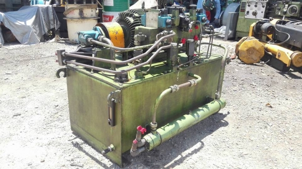 ** SOLD ** ปั้มน้ำมันไฮดรอลิคสองหัว VICKER 15 HP 380V มีวาล์วคอนโทรลไฟฟ้า พร้อมใช้งาน