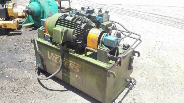 ** SOLD ** ปั้มน้ำมันไฮดรอลิคสองหัว VICKER 15 HP 380V มีวาล์วคอนโทรลไฟฟ้า พร้อมใช้งาน