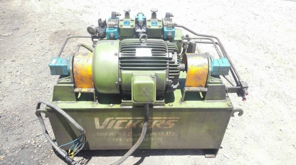 ** SOLD ** ปั้มน้ำมันไฮดรอลิคสองหัว VICKER 15 HP 380V มีวาล์วคอนโทรลไฟฟ้า พร้อมใช้งาน