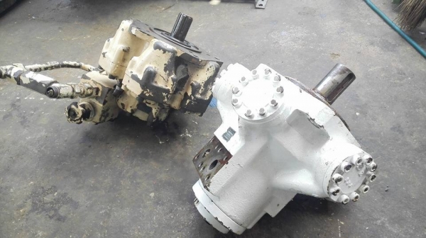 ** SOLD ** มอเตอร์ไฮดรอลิคห้าดาว เบอร์ 4 ของญี่ปุ่น/อิตาลี แน่นๆถอดจากเครื่องฉีดพร้อมใช้งาน